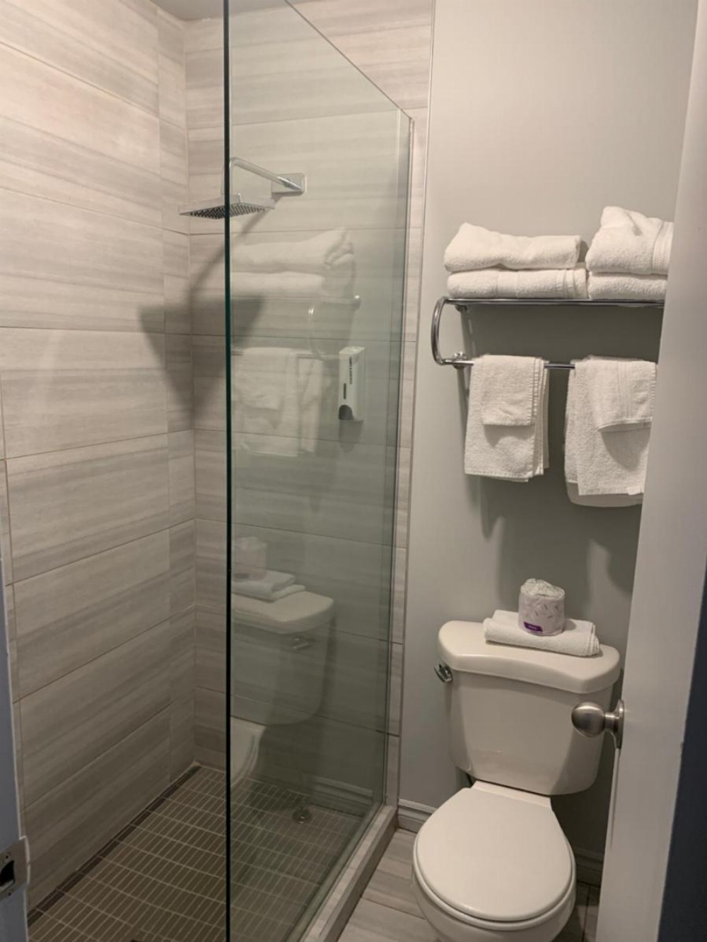 Room image 4