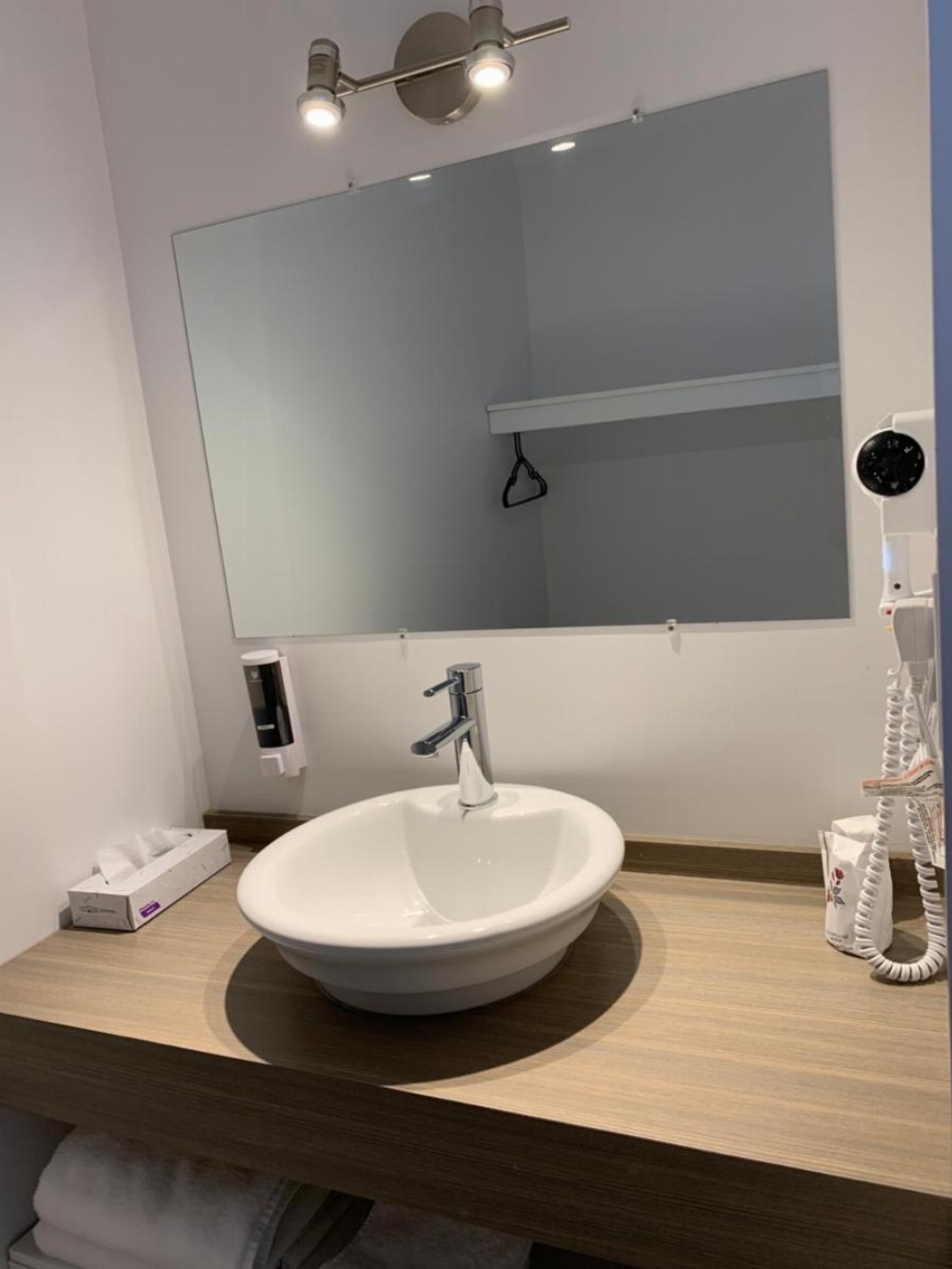 Room image 3