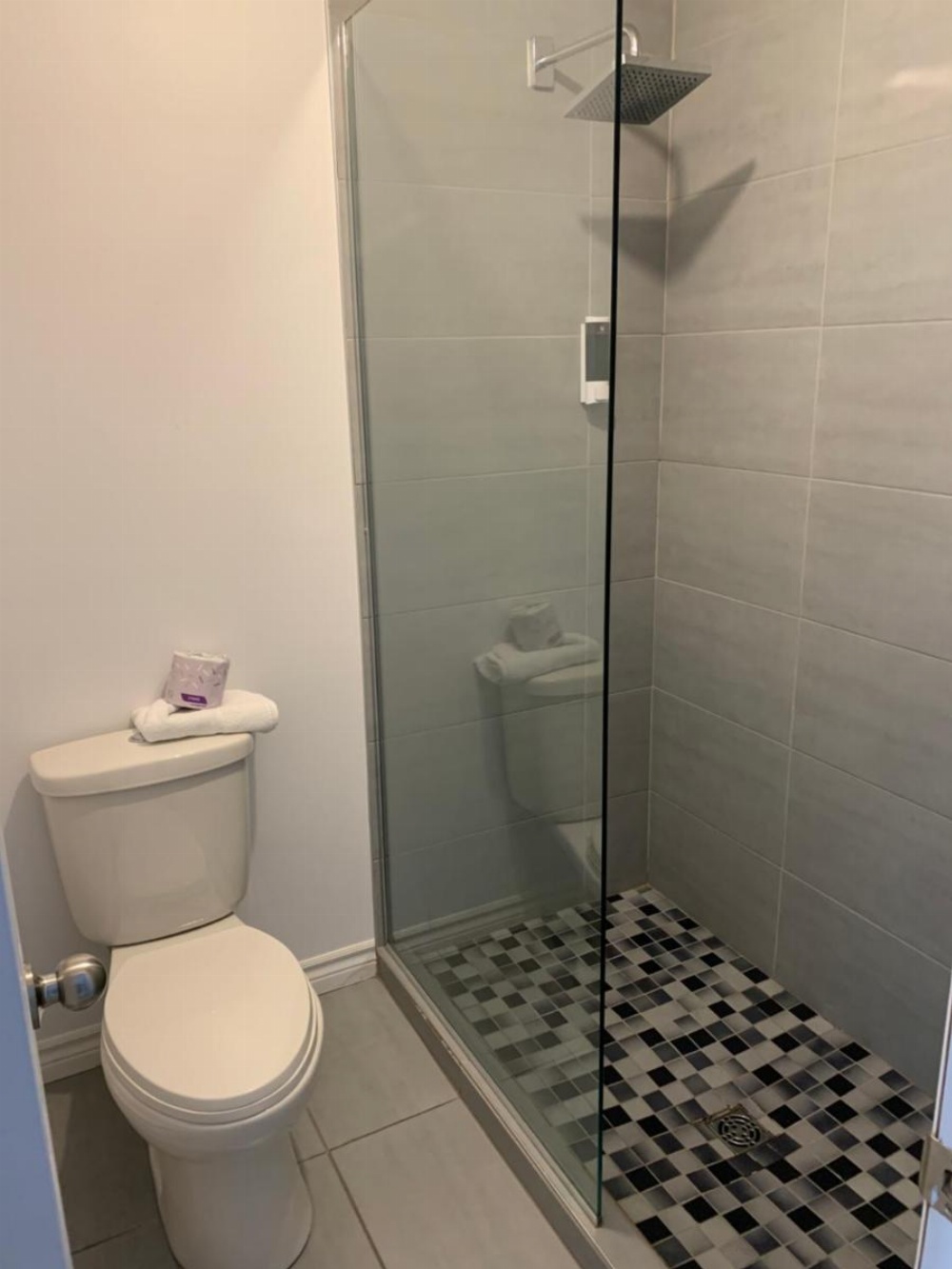 Room image 4
